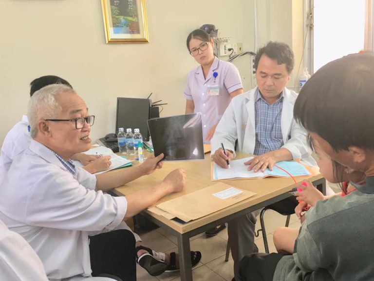 Đoàn chuyên gia BS.CKII Phan Văn Tiếp – Bệnh viện Đa khoa Xuyên Á – TP.HCM đến Bệnh viện Đa khoa tỉnh Khánh Hòa làm việc