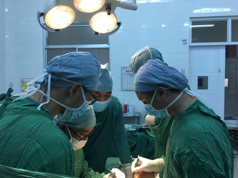 Đoàn chuyên gia BS.CKII Phan Văn Tiếp – Bệnh viện Đa khoa Xuyên Á – TP.HCM đến Bệnh viện Đa khoa tỉnh Khánh Hòa làm việc