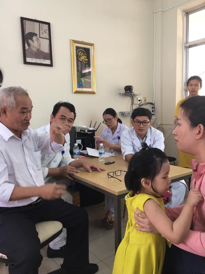 Đoàn chuyên gia BS. CKII Phan Văn Tiếp – Nguyên Trưởng khoa Chấn thương chỉnh hình Nhi – Bệnh viện Chấn thương chỉnh hình TP.HCM đến Bệnh viện Đa khoa tỉnh Khánh Hòa làm việc