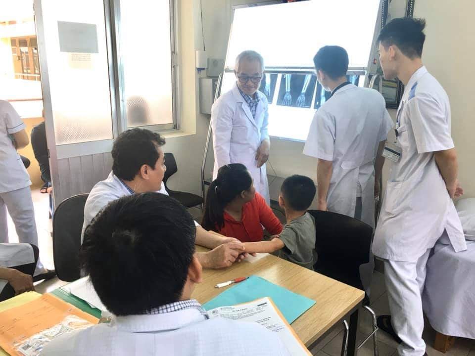 Đoàn chuyên gia BS. CKII Phan Văn Tiếp - Nguyên Trưởng khoa Chấn thương chỉnh hình Nhi - Bệnh viện Chấn thương chỉnh hình TP.HCM đến Bệnh viện Đa khoa tỉnh Khánh Hòa làm việc 1