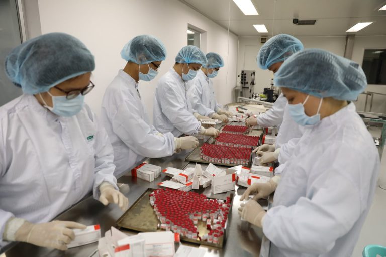 Việt Nam sản xuất lô vaccine Sputnik V đầu tiên