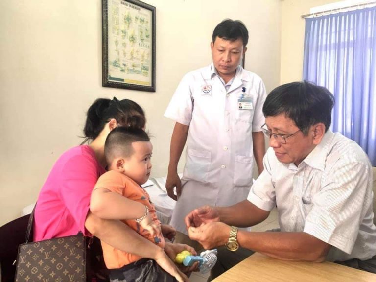 Đoàn khám và phẫu thuật chỉnh hình Bệnh viện Chấn Thương Chỉnh Hình -Tp. Hồ Chí Minh  đến Bệnh viện Đa khoa tỉnh Khánh Hòa làm việc
